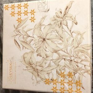 Luxury Silk pillow case, for superior hair!